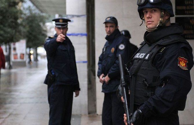  Pretresi u Podgorici:  Počeo lov na kamataše