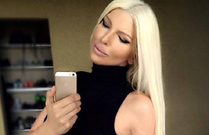 Jelena Karleuša priložila fiskalni račun za Versaće haljinu