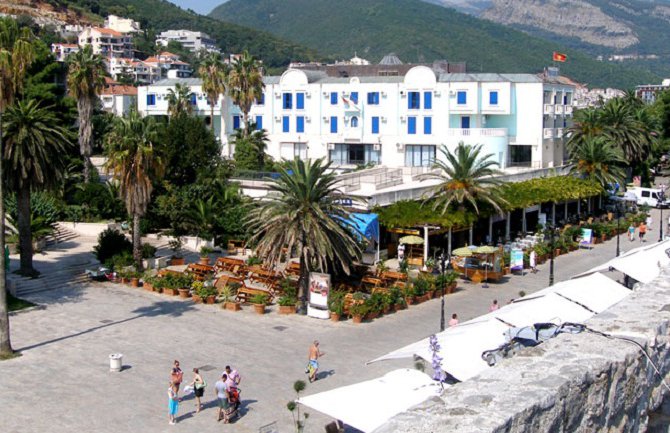 Nečuveno je da se u jeku sezone zatvara hotel Mogren 