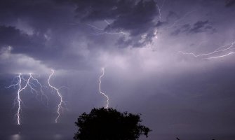 Grom povrijedio dvije žene na pijaci u Zadru