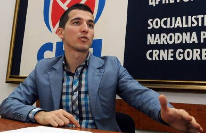 Aleksa Bečić napušta SNP