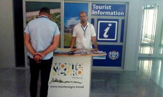 Info pultovi na aerodromu i autobuskoj  