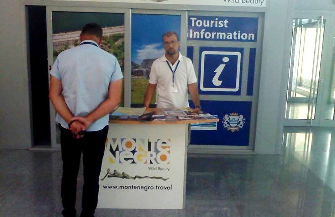 Info pultovi na aerodromu i autobuskoj  