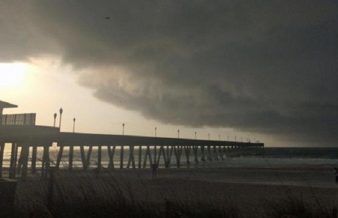 SAD: Uragan poremetio proslavu praznika  