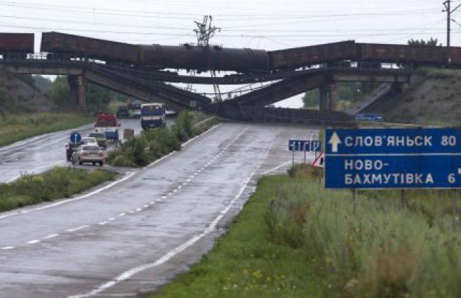 Rat u Ukrajini: U eksploziji uništen željeznički most  