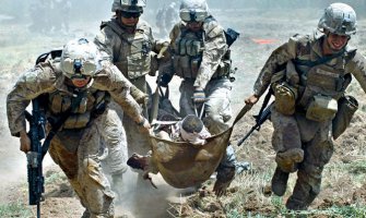 Ubijeno 16 ljudi u samoubilačkom napadu, uključujući 10 civila i 4 vojnika NATO