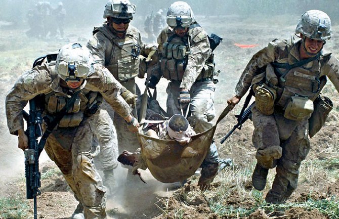 Ubijeno 16 ljudi u samoubilačkom napadu, uključujući 10 civila i 4 vojnika NATO