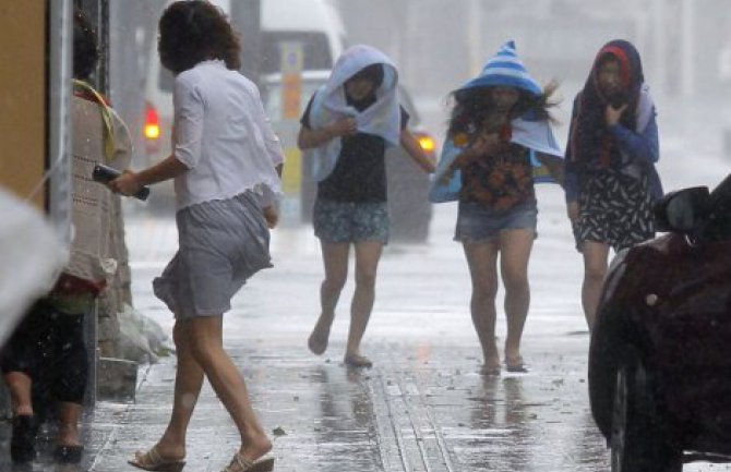 Dramatično u Japanu: Evakuacija pola miliona ljudi zbog tajfuna, oko 20 povrijeđenih