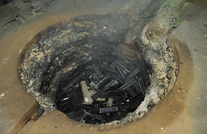  Povodom Međunarodnog dana uništavanja oružja uništeno tonu i po lakog naoružanja