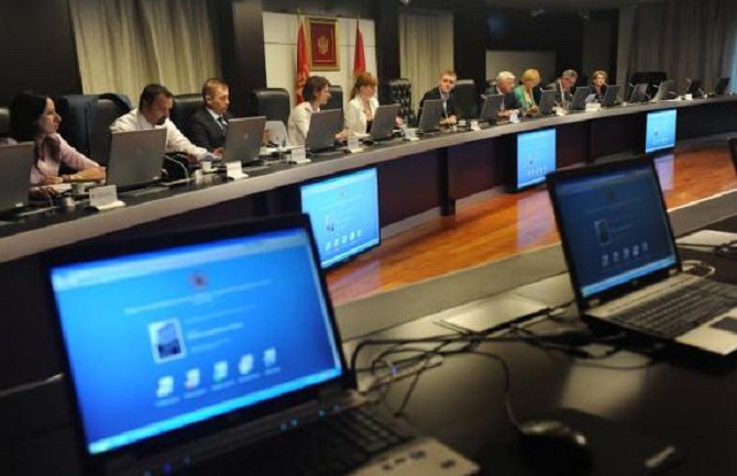 Za službena putovanja četiri miliona eura