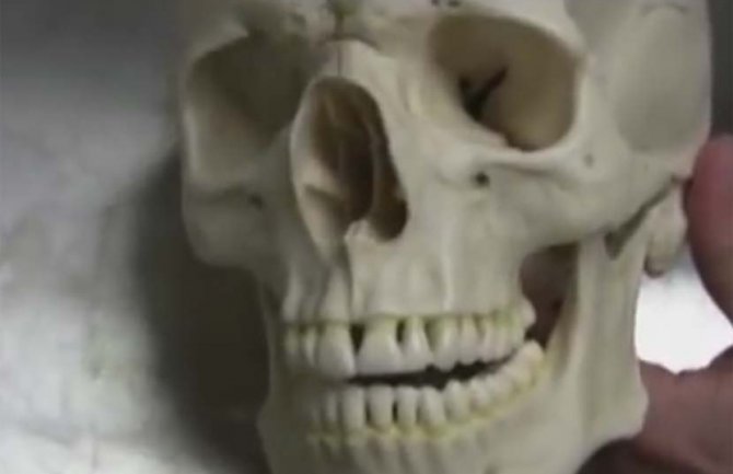 HOROR:Tri godine spavala i jela pored mrtve majke 