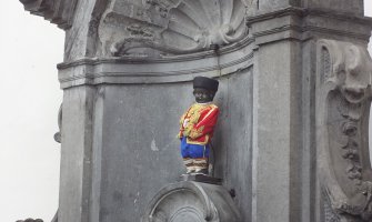 Simbol Brisela, Maneken Pis obučen u crnogorsku nošnju (FOTO)