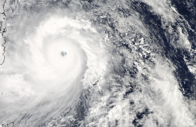 Na hiljade evakuisanih na Filipinima