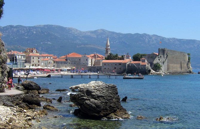 Momak i djevojka iz Novog Sada spašeni sa litice