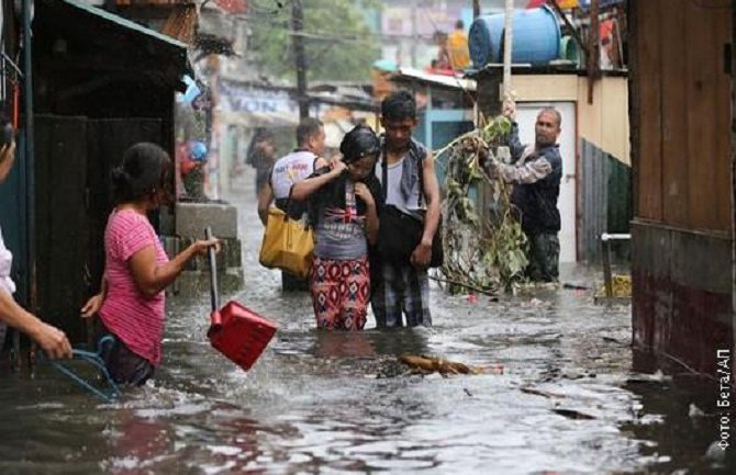 Filipini: Tajfun usmrtio najmanje 13 osoba