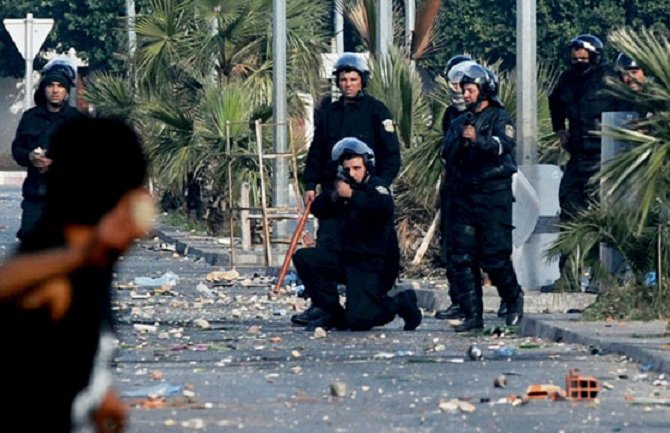 Dva napada,ubijeno 14 vojnika