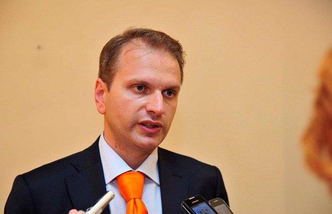 Perić: Odbor da sasluša Radunovića povodom smrti bebe