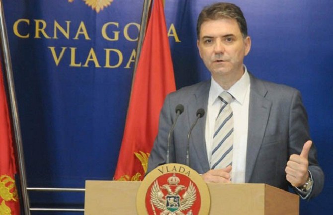 Ivanović: Zaustavljanje zakona opasan presedan