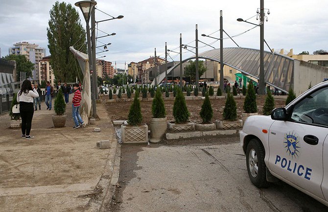 Park mira ostaje na mostu u Kosovskoj Mitrovici!