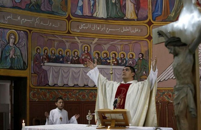 Džamije su srušene, učite ezane sa crkava