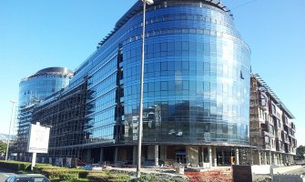 Capital Plaza slavi prvi rođendan i poklanja Golf 7