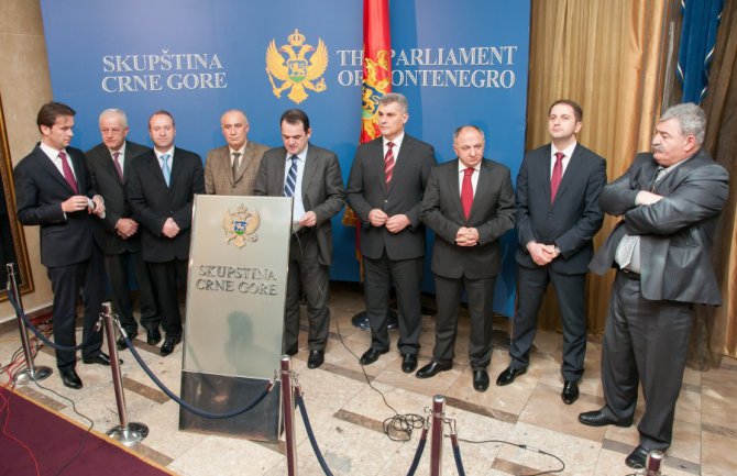 SDP: DPS mijenja stavove u jednom danu