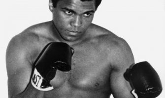 Rukavice Muhameda Alija prodate za 400.000 dolara