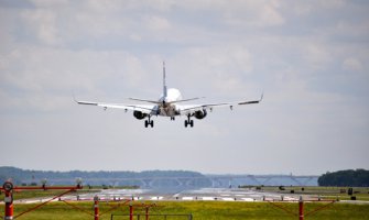 Lažna dojava o bombi u avionu 