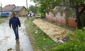 Vanredna situacija u Loznici, jedna žrtva bujice u Banji Koviljači