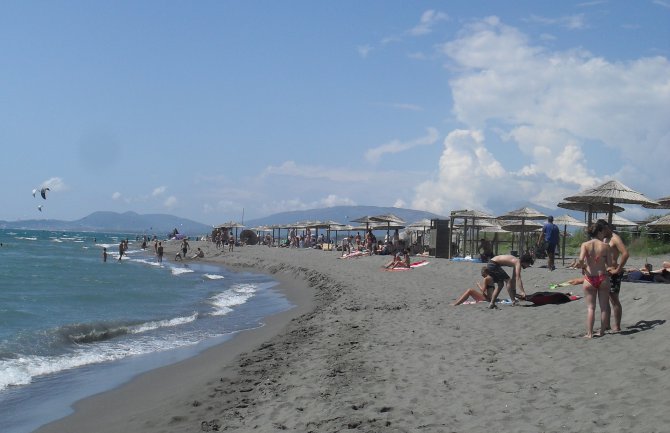 Izgorela jahta u Ulcinju, niko nije povrijeđen!