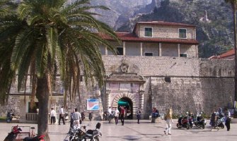 Pretresani stanovi “škaljarskog klana”