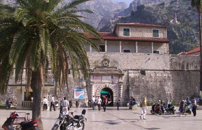 Pretresani stanovi “škaljarskog klana”