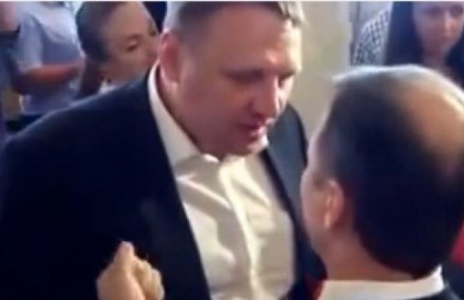 Ukrajinski poslanik nokautiran u parlamentu (VIDEO)