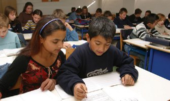 Izrađen bukvar na romskom jeziku