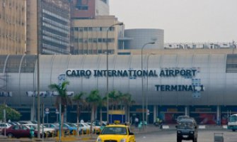 Putnički avion evakuisan zbog tuče pilota i člana posade