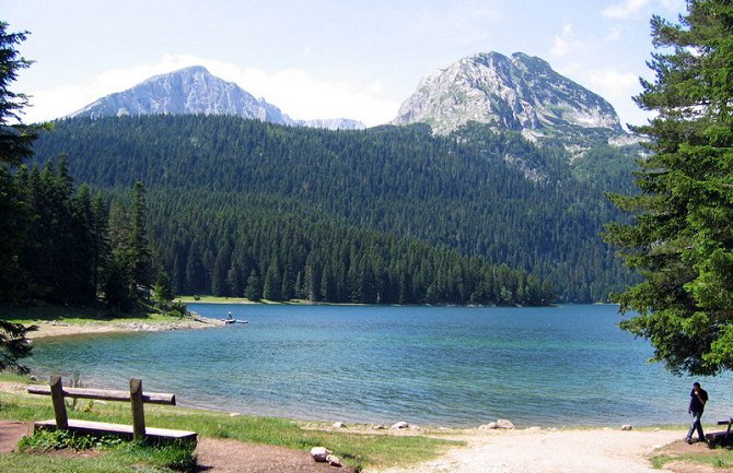 Crno jezero ne prestaje da očarava (Foto)