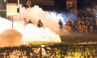 Ferguson: Policija bacila suzavac na demonstrante