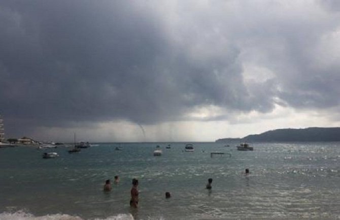 Budvu pogodilo nevrijeme, intervenisali i spasioci