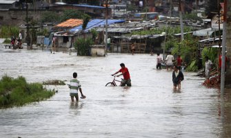 Nepal: Najmanje 250 stradalih u poplavama