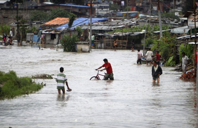 Nepal: Najmanje 250 stradalih u poplavama