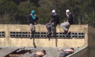 Pobuna u zatvoru, četvoro ljudi ubijeno(VIDEO)