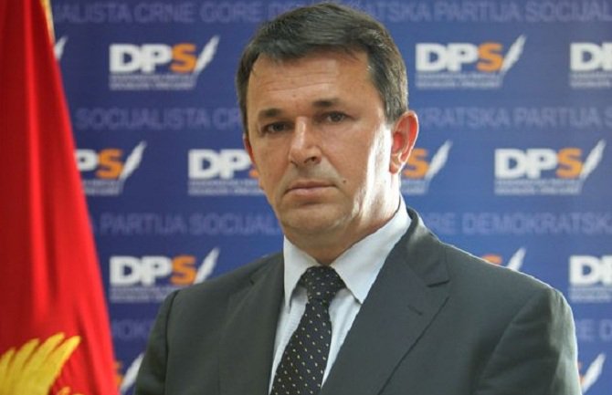 U političkim lutanjima Đeljošaj gubi iz vida činjenice