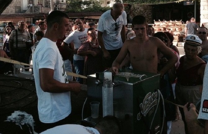 Počela Petrovačka noć