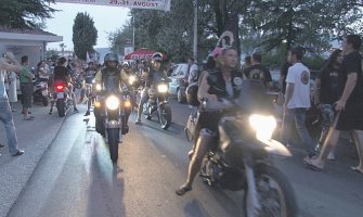 Bijela u znaku bajkera: Žurka, vjenčanja i vatromet do zore