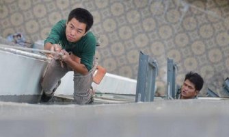 Kina: Dječak presjekao uže visinskom radniku