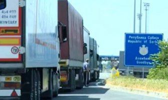 Potukle se dvije porodice u autobusu, mladić ubo nožem drugog