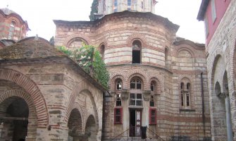 Monah poginuo spasavajući vatrogasce