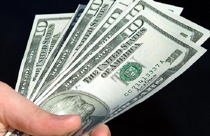 Dolar ide u penziju?