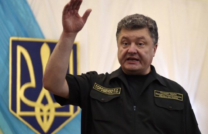 Porošenko poklonio oružje fudbalerima