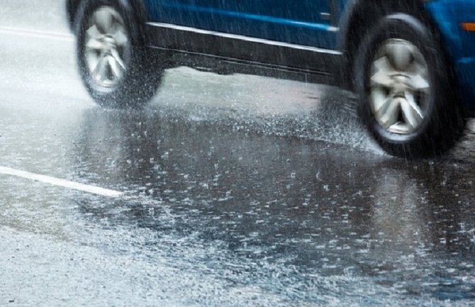 Putevi mokri i klizavi, mogući odroni